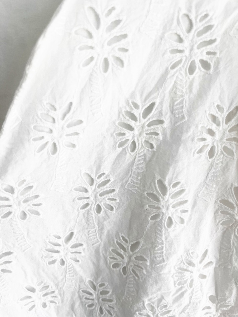 Lilly Pulitzer White Cotton Astara Eyelet Top Pom Trim V-Neck Size L - Picture 6 of 7